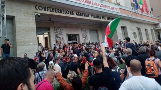 Roma, assalto alla Cgil: rapporto Digos mette in luce errori da parte della Polizia