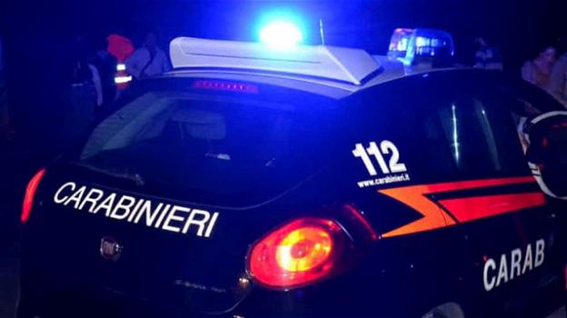 Brescia: mostra il fucile ai figli e parte un colpo accidentale, muore la figlia 15enne