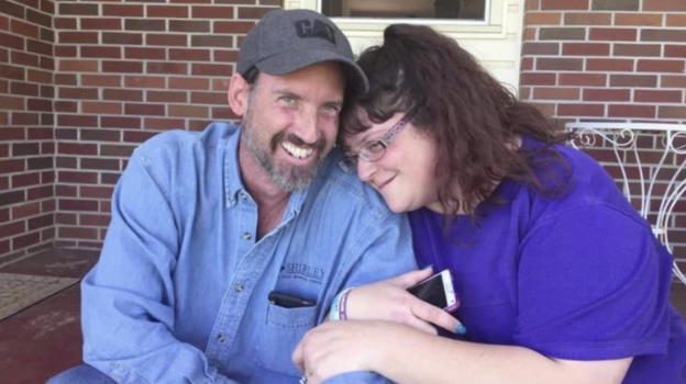 USA, genitori contraggono il Covid-19: morti a 15 giorni di distanza l’uno dall’altra