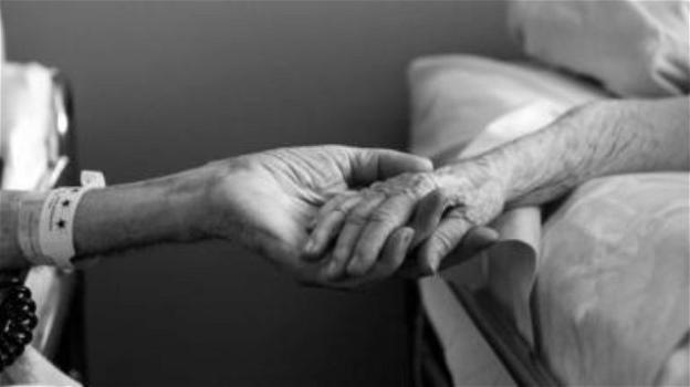 Foggia, coppia di anziani ricoverata nella stessa stanza, i medici: "Non potevamo dividere il loro amore"