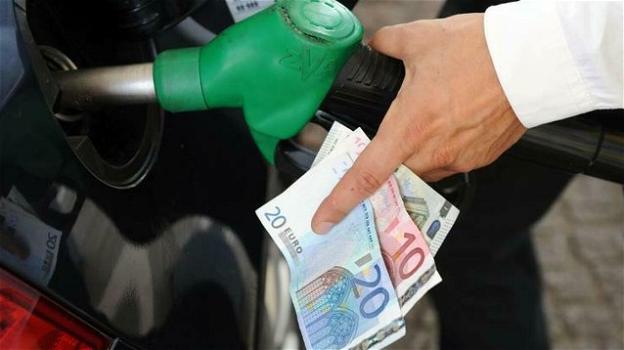Crisi del carburante, Alberto Clò: "La benzina potrebbe arrivare a 4 euro a litro"