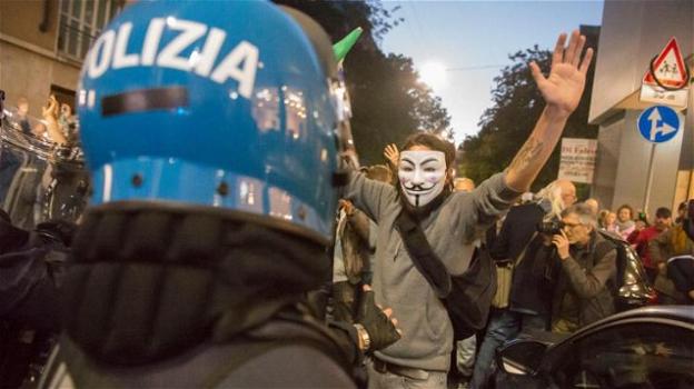 Milano, No Green Pass tentato l’assalto alla Cgil lombarda: bloccati dalle forze dell’ordine