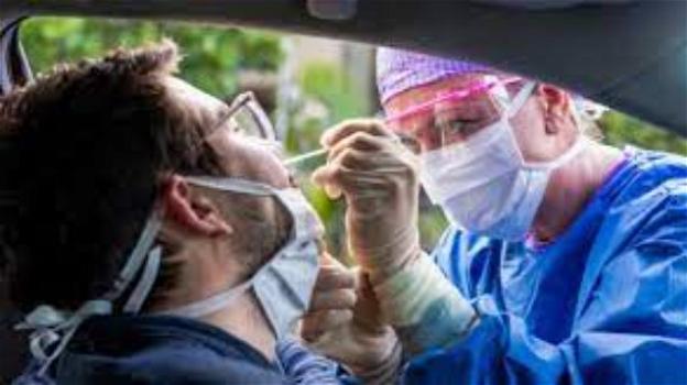 Cesena, tampone anti Covid rimane incastrato nel naso di un paziente: portato al Pronto Soccorso
