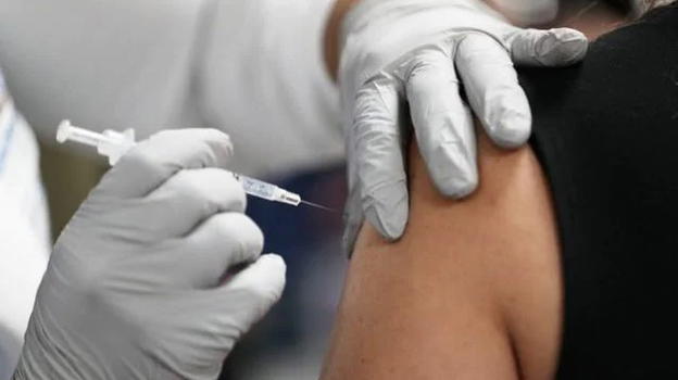 Esposti da un’azienda nomi e foto di no vax: minacce e rivolta dei lavoratori in Germania