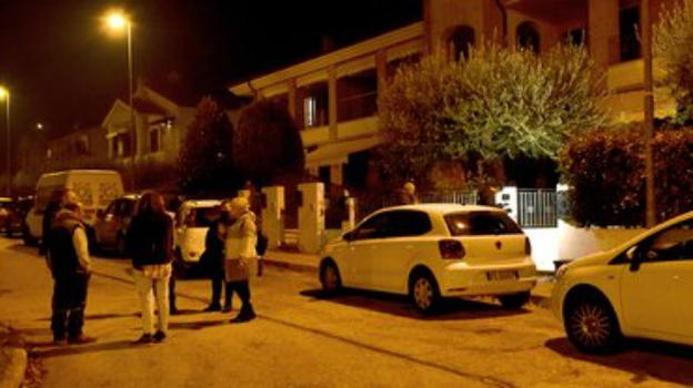 Follia a Fano: 25enne geloso della ex uccide due cani e ferisce i passanti