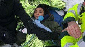 Gravissimo incidente per l’attrice Sarah Parish: ha una frattura alla spina dorsale