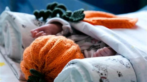 Halloween nella terapia intensiva neonatale del Niguarda: i neonati si travestono da zucche e mostriciattoli