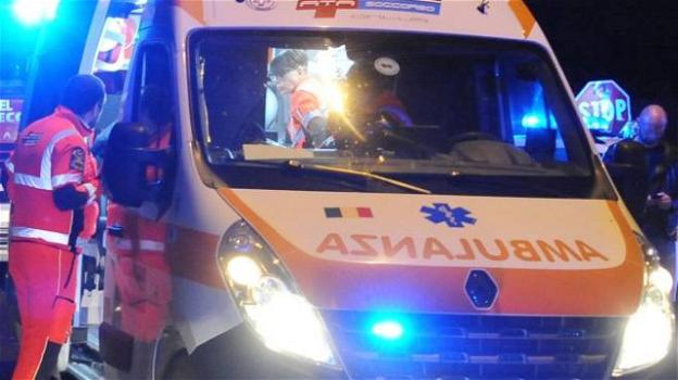 Reggio Calabria, l’ambulanza arriva dopo un’ora e mezza ma è senza medico: donna muore