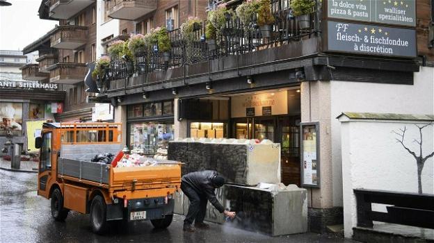 Svizzera, ristorante murato con cubi di cemento: proprietari non chiedevano il Green Pass