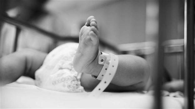 Neonata di 9 giorni muore di Covid: la madre non si era vaccinata