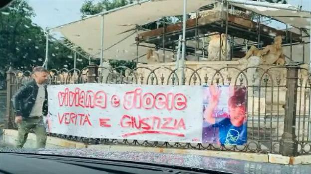 Messina si prepara ai funerali di Viviana e Gioele: lo struggente striscione di Daniele Mondello