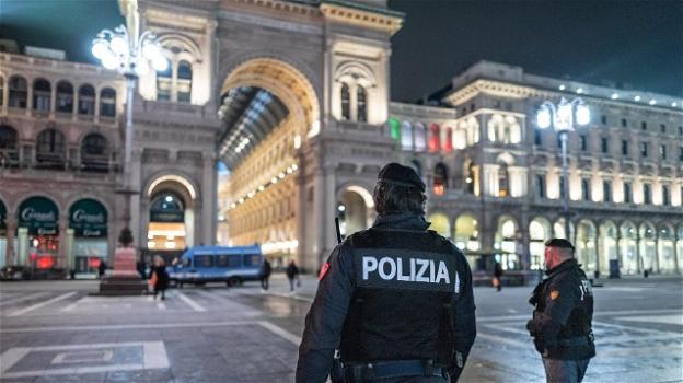 Milano, manifestante No Green Pass chiama i carabinieri: "Non vogliono farci passare"