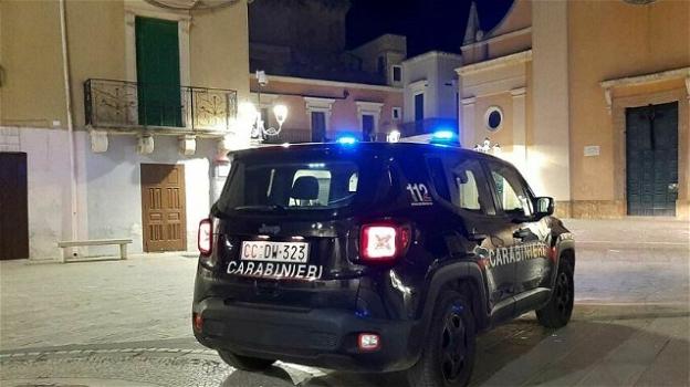 Brindsi, ubriaco molesta i passanti in piazza: fermato dai carabinieri e arrestato