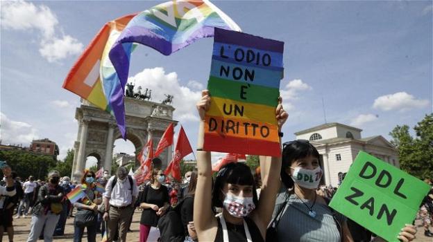 Roma, giovane minacciato nella gay street: "Ti tagliamo la gola"