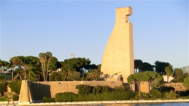 Brindisi, si toglie la vita gettandosi dal Monumento al Marinaio: muore un giovane