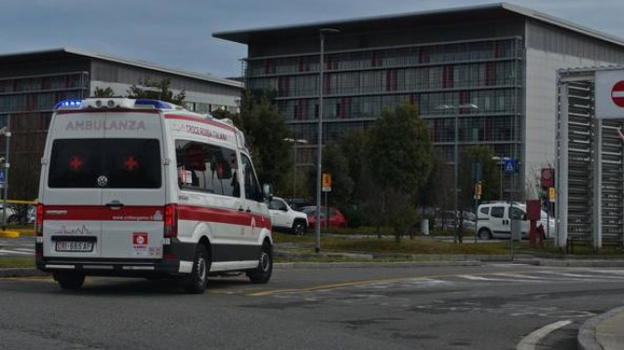 Bergamo, scarica quadri e viene travolto da un’auto: morto un camionista pugliese