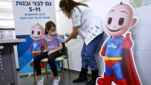 Campagna vaccinale dei bambini a rilento: il ministro israeliano esorta i genitori