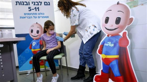 Campagna vaccinale dei bambini a rilento: il ministro israeliano esorta i genitori "Il virus non aspetta"