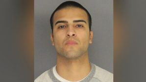 USA: poliziotto investe e uccide un pedone, poi porta il cadavere a casa della mamma: arrestati