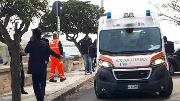 Lecce, si lancia dalla scogliera per togliersi la vita: salvata una donna