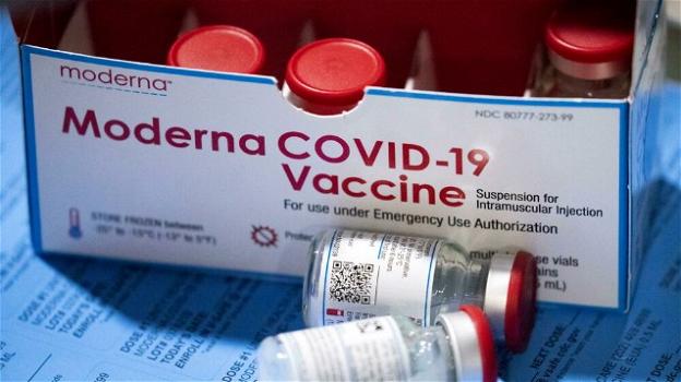 Covid-19, variante Omicron: per l’ad di Moderna i vaccini sarebbero meno efficaci su questa mutazione