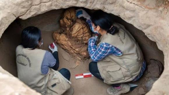 Scoperta archeologica in Perù, ritrovata mummia di 800 anni
