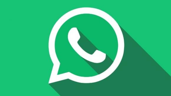 WhatsApp: attenzione all’FBI, novità emoji coppia, bug risolti