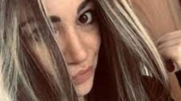 Pozzuoli piange Arianna Avallone, morta in un incidente: la figlia di 5 mesi salvata dal papà