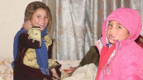 Afghanistan, la sposa bambina Parwana è salva: era stata venduta dal padre a 9 anni per sfamare la famiglia
