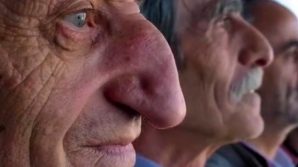 Mehmet Özyürek è l’uomo con il naso più lungo del mondo: misura 8,8 centimetri