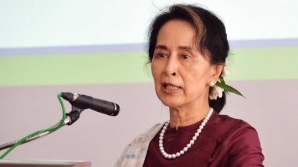 Birmania: la leader Nobel per la Pace Aung San Suu Kyi condannata a 4 anni di carcere