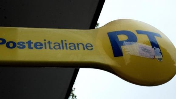 Poste Italiane, arriva la tassa sulle carte PostePay: chi saranno i più colpiti