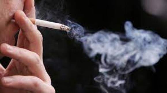 Fumo passivo, si studia una legge per il divieto di fumo in alcuni luoghi all’aperto