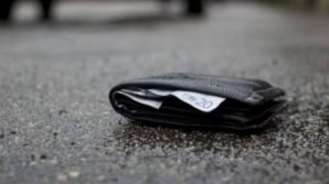 Bologna, perde portafogli con 3500 euro: torna indietro per cercarlo e trova la sorpresa