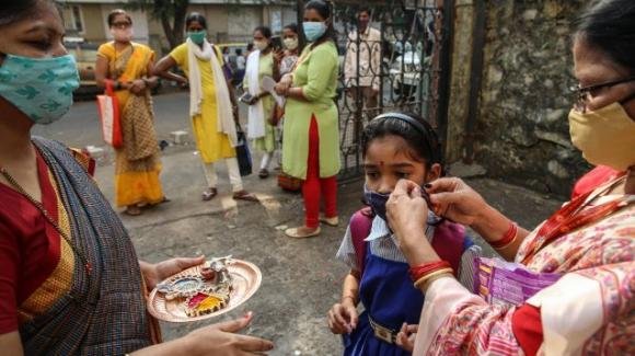 India ha sconfitto la pandemia Covid: per il virologo Jacob John si va verso la fase endemica