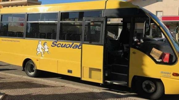 Padova, conducente di uno scuolabus colto da malore: 13enne mette in salvo i compagni