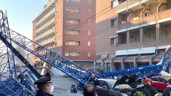 Tragedia a Torino, crolla gru in un cantiere edile: 3 morti e 3 feriti