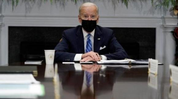 USA, il Presidente Joe Biden si è recato al cimitero per far visita all’ex moglie e alla figlia morte in un incidente stradale