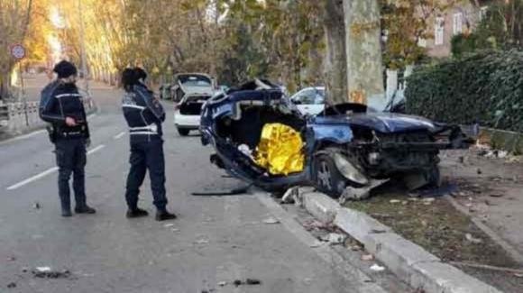 Roma: morte delle due sorelle in un incidente stradale, il padre: "Addio figlie divine"