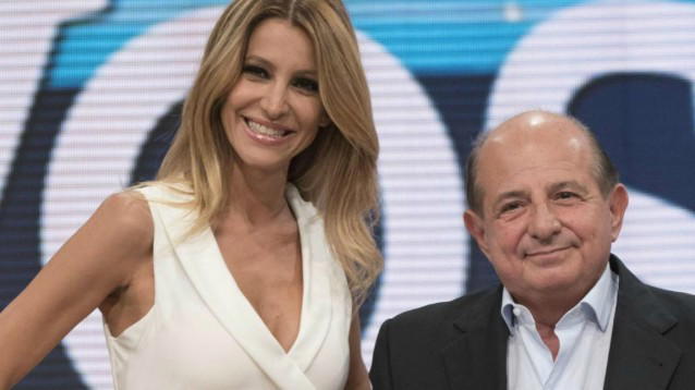 Striscia la notizia, Magalli e la frecciatina ad Adriana Volpe: "Lavora grazie ai nostri litigi"