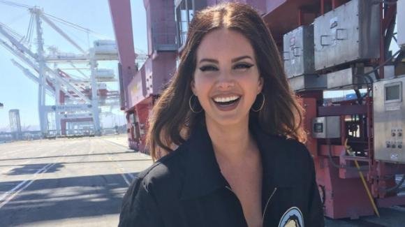 "Cotechino per capodanno comprato”: Lana Del Rey vittima di body shaming