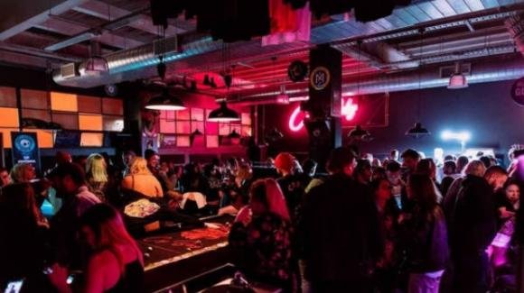 Australia, giovane va in discoteca nonostante sia positivo al Covid: rischia il carcere