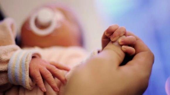 Salerno, neonato di 28 giorni ricoverato per Covid: positiva anche la madre