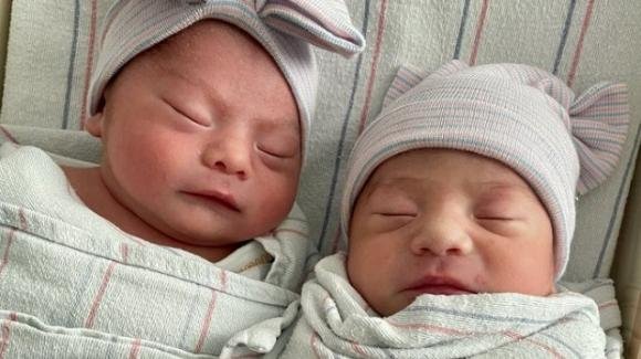 USA, gemelli nascono a 15 minuti di distanza in anni diversi: uno del 2021, l’altra nel 2022