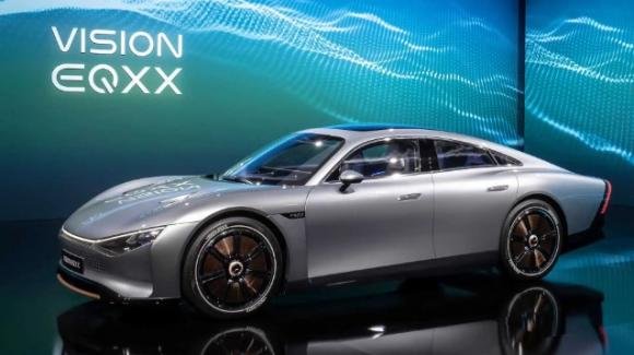 Vision EQXX: al CES 2022 Mercedes stupisce col suo concept di berlina elettrica