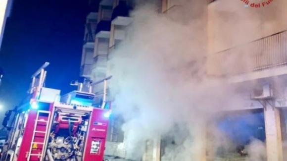 Vigevano, incendio in un palazzo di 6 piani: evacuate 18 famiglie