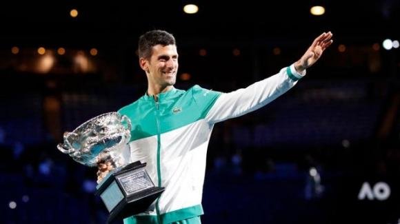 AO, Novak Djokovic andrà in Australia senza il vaccino ma con un’esenzione medica: "Non è l’unico"