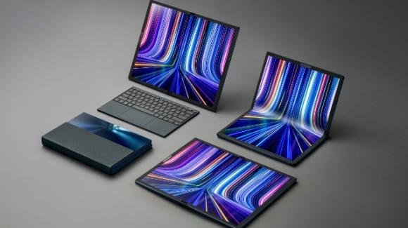 Asus esibisce al CES 2022 nuovi notebook Zenbook tra cui uno con schermo pieghevole