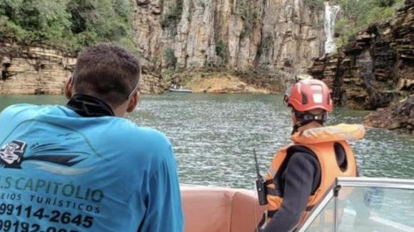 Tragedia in Brasile, crolla scogliera su barche: il bilancio è di 7 morti