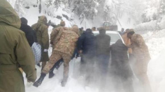 Bufere di neve e gelo in Pakistan, il bilancio si aggrava: oltre 40 morti e 41 feriti